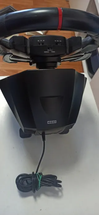 Volante Logitech RWA con Pedales