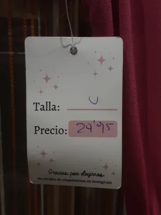 Vestido largo rosa drapeado.