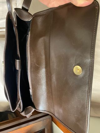 Bolso de piel autentica marrón con logo dorado