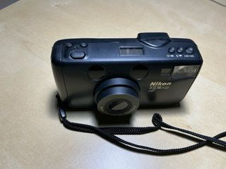 Cámara Nikon Zoom 300 AF 35mm