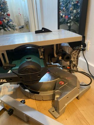 Sierra ingletadora Makita