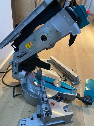 Sierra ingletadora Makita