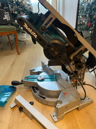 Sierra ingletadora Makita