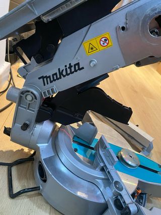 Sierra ingletadora Makita
