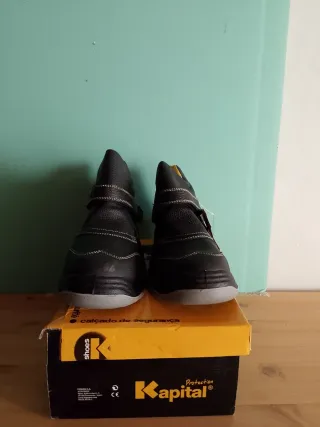 Zapatos de seguridad Kapital negros y amarillos