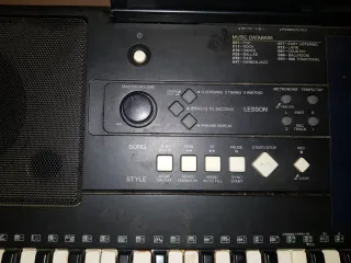 Órgano Yamaha PSR E333 y soporte