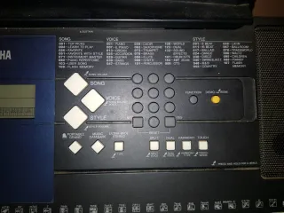 Órgano Yamaha PSR E333 y soporte