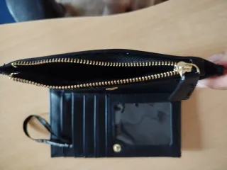 Cartera monedero negro con flores rosas