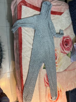 Pijama de gato con estampado de leopardo