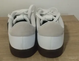 Zapatillas Adidas Blancas y marrón