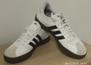 Zapatillas Adidas Blancas y marrón