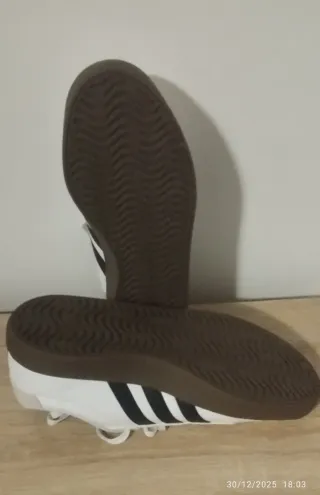 Zapatillas Adidas Blancas y marrón