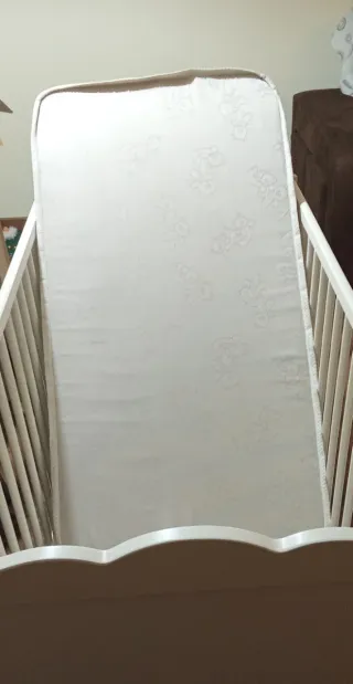 Cuna bebé con colchón y funda