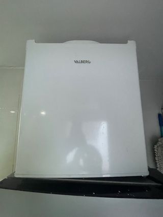 MINI CONGELADOR VALBERG MF 33 E W742C