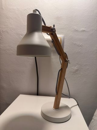 Flexo / Lámpara estilo nórdico de madera y blanco