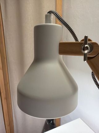 Flexo / Lámpara estilo nórdico de madera y blanco