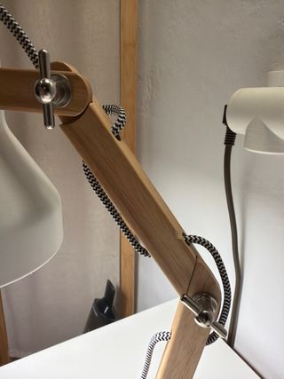 Flexo / Lámpara estilo nórdico de madera y blanco