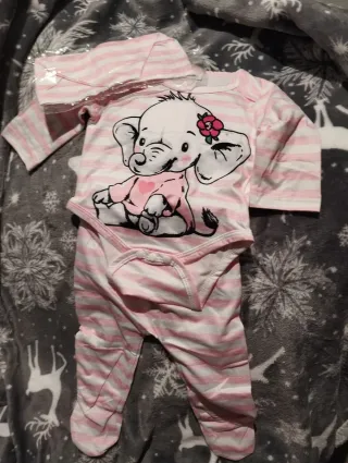 Bebé Reborn realista con chupete y biberón