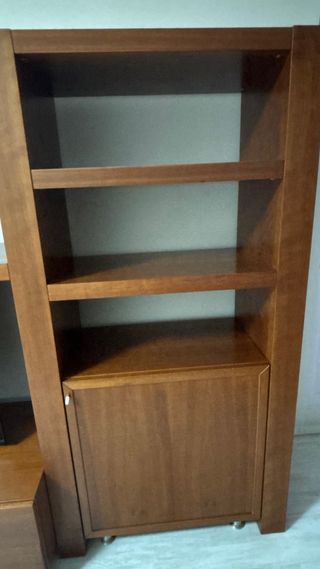 URGE- Mueble comedor  con vitrina