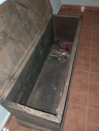 Baúles y arcas antiguos de madera y metal