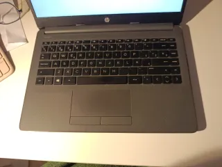 HP 240 G8 como nuevo - 256GB SSD - 8GB RAM