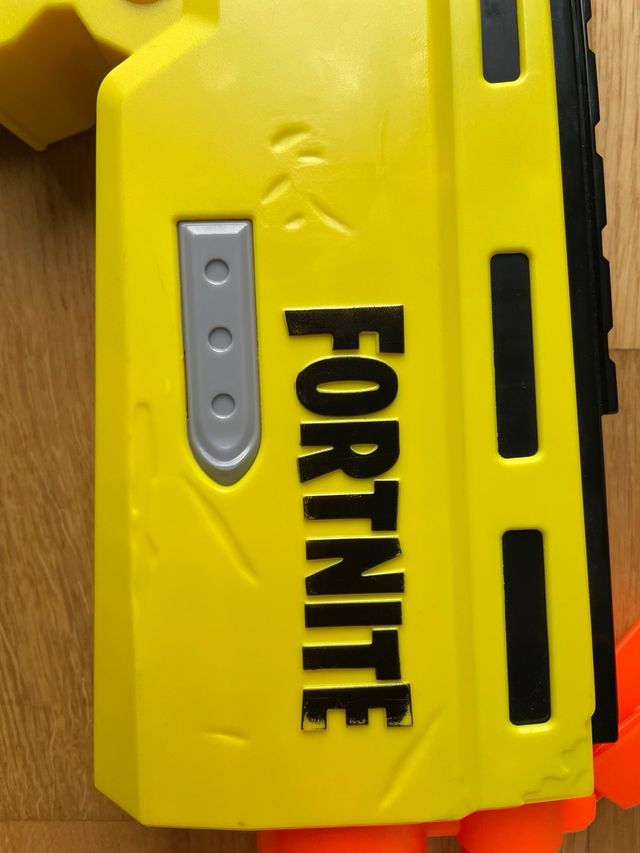 Nerf Fortnite Amarillo, ametralladora.
