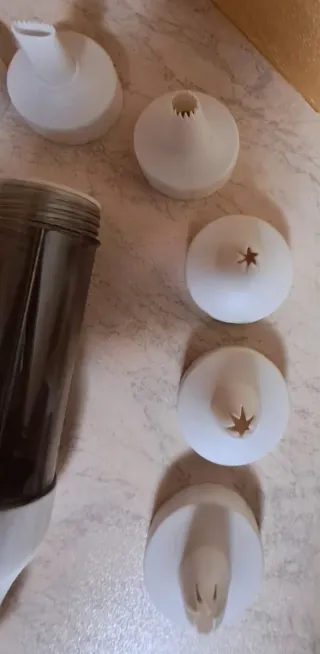 Siringa da pasticceria con 7 beccucci