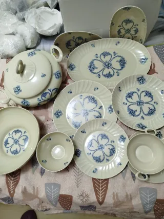 Vajilla antigua Irabia azul y blanco