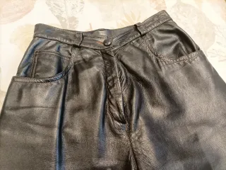 Pantalón de cuero negro Cortefiel