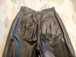 Pantalón de cuero negro Cortefiel
