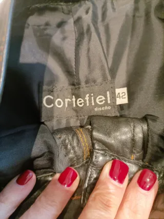 Pantalón de cuero negro Cortefiel