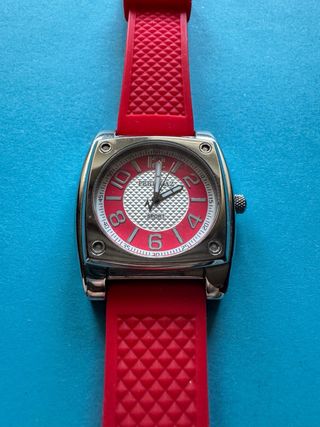 Reloj Pertegaz Rojo y Plateado