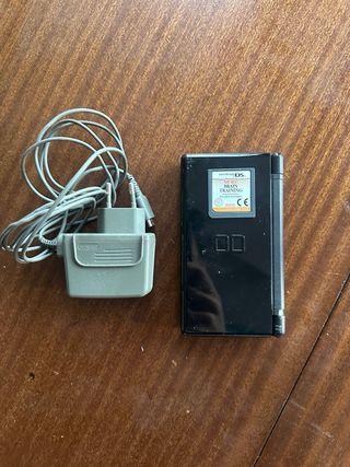Nintendo DS Negra + Cargador