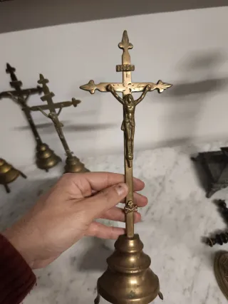 Candelabros de altar antiguos