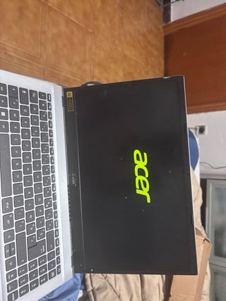Portátil Acer + 2 Cascos