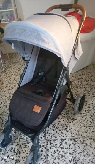 Carro de bebé con saco y plástico de lluvia