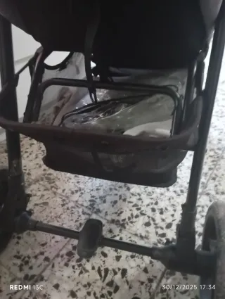 Carro de bebé con saco y plástico de lluvia