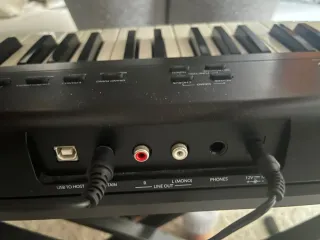 Piano Thomann SO-320 con supporto