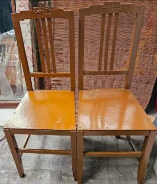 Se regalan 2 sillas de madera