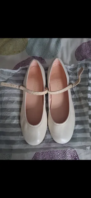 Zapatos niña blancos con tira