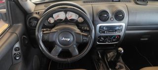 Jeep Cherokee Sport 2.5 CRD