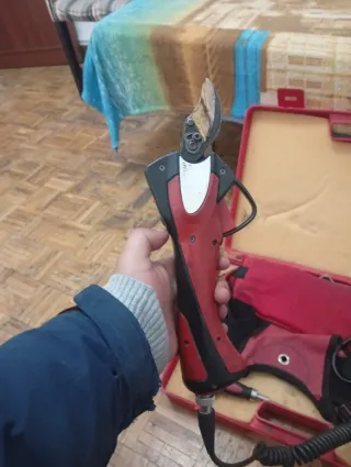 Tijeras de podar eléctricas con maletín