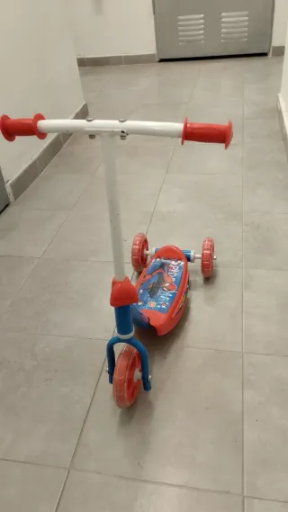 Patinete Spiderman 3 ruedas infantil