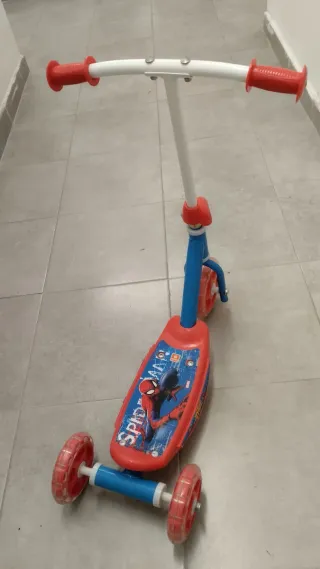 Patinete Spiderman 3 ruedas infantil
