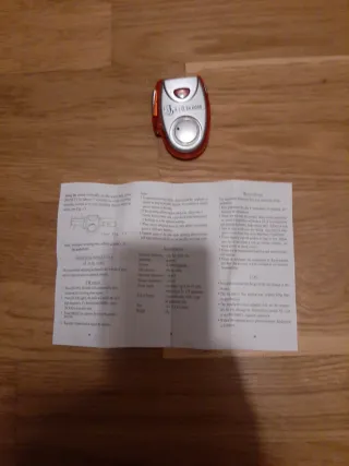 Radio FM con Podómetro cuenta pasos.