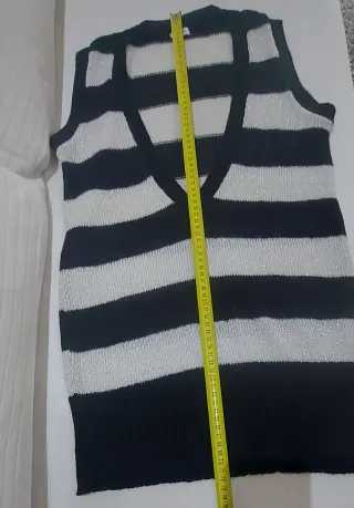 Chaleco de punto rayas blanco y negro