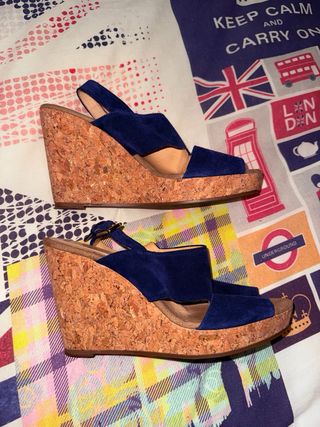 Sandalias cuña Zendra azul y marrón