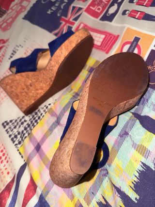 Sandalias cuña Zendra azul y marrón