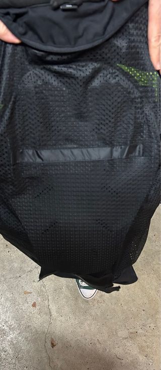 Chaqueta negra y protección de espalda talla L y M