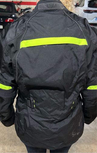 Chaqueta negra y protección de espalda talla L y M